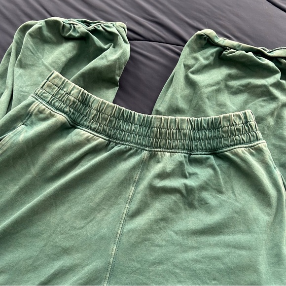 Free People Movement Hot Shot Crossover Set in Evergreen - Picture 6 of 16